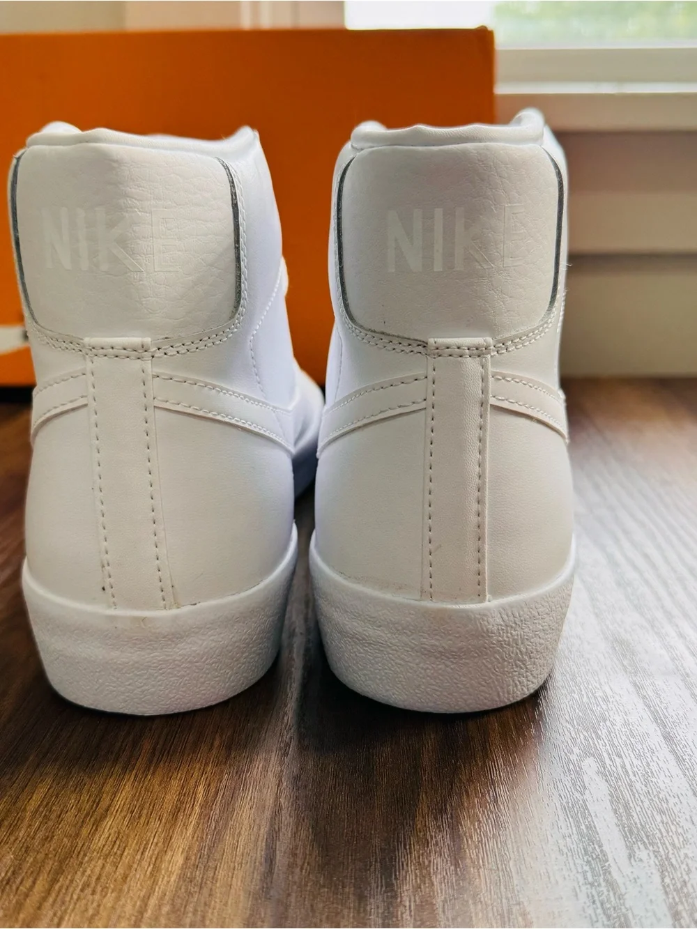 Nike Blazer Mid '77 Vintage Triple White Sneaker W10 / M8.5